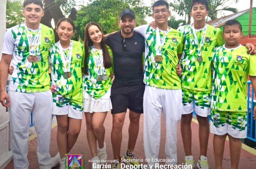  Garzón brilla en los Juegos Intercolegiados con 14 medallas en Natación