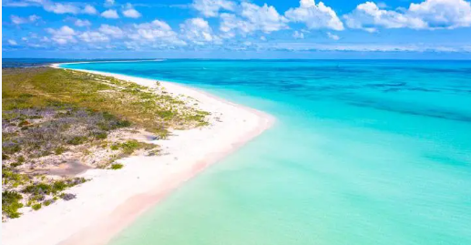 Las paradisíacas playas para turistas en el Caribe a las que los locales no pueden acceder