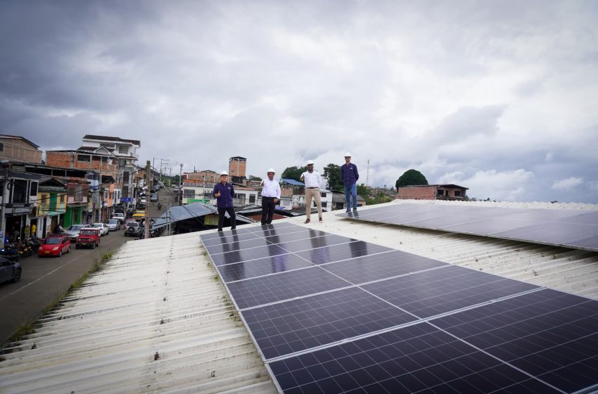Isnos se convierte en el primer municipio en implementar un sistema solar fotovoltaico en infraestructura pública